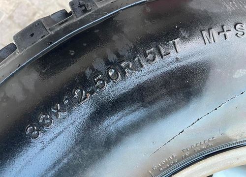 Reifen 33x12,5R15mit Felgen