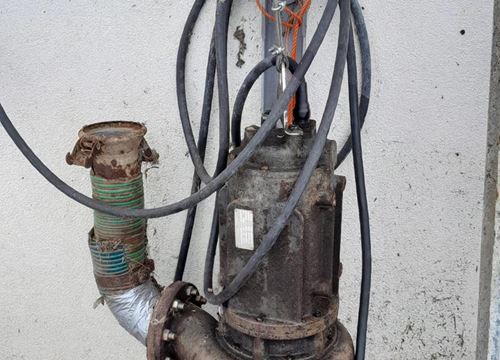 VERKAUFE Güllepumpe samt Halterung und Schaltkasten