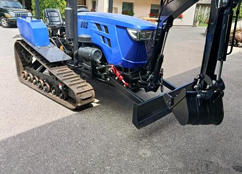Raupentraktor mit Frontbagger